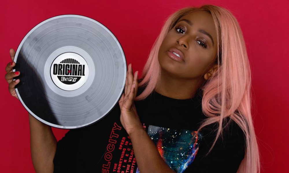 DJ Cuppy ntiyakundana n’umuntu utuma yiyoberanya