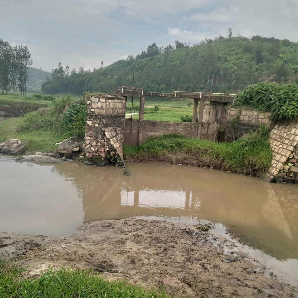 Ruhango: Abahinzi barifuza gusanirwa urugomero rwangiritse