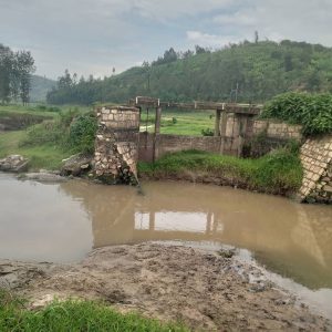 Ruhango: Abahinzi barifuza gusanirwa urugomero rwangiritse