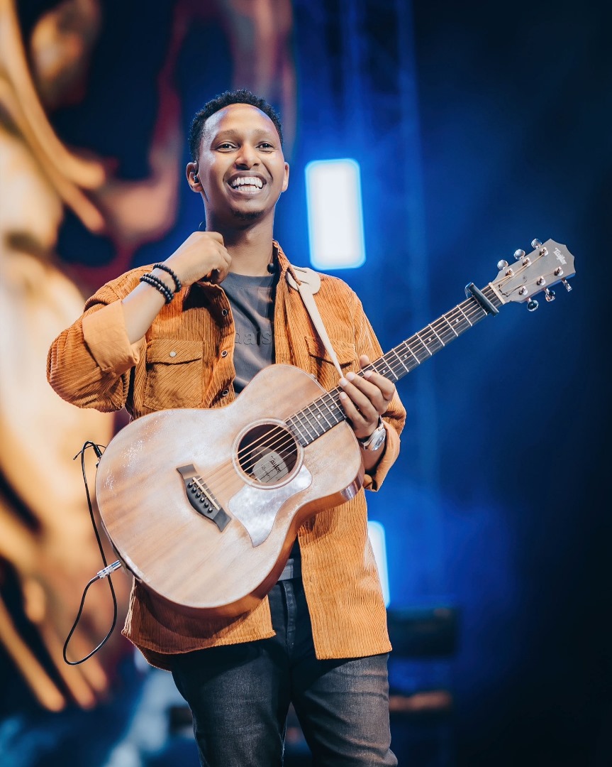 Mba ngira ngo umugoroba wa Noheli ukomeze ubaryohere-Israel Mbonyi