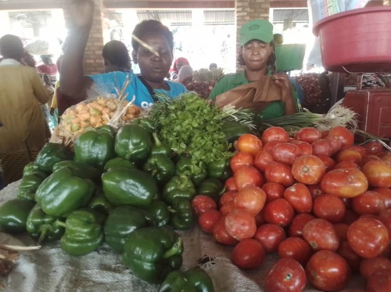 Karongi: Abagana amasoko barishimira ko ibiciro bitazamutse kubera iminsi mikuru 