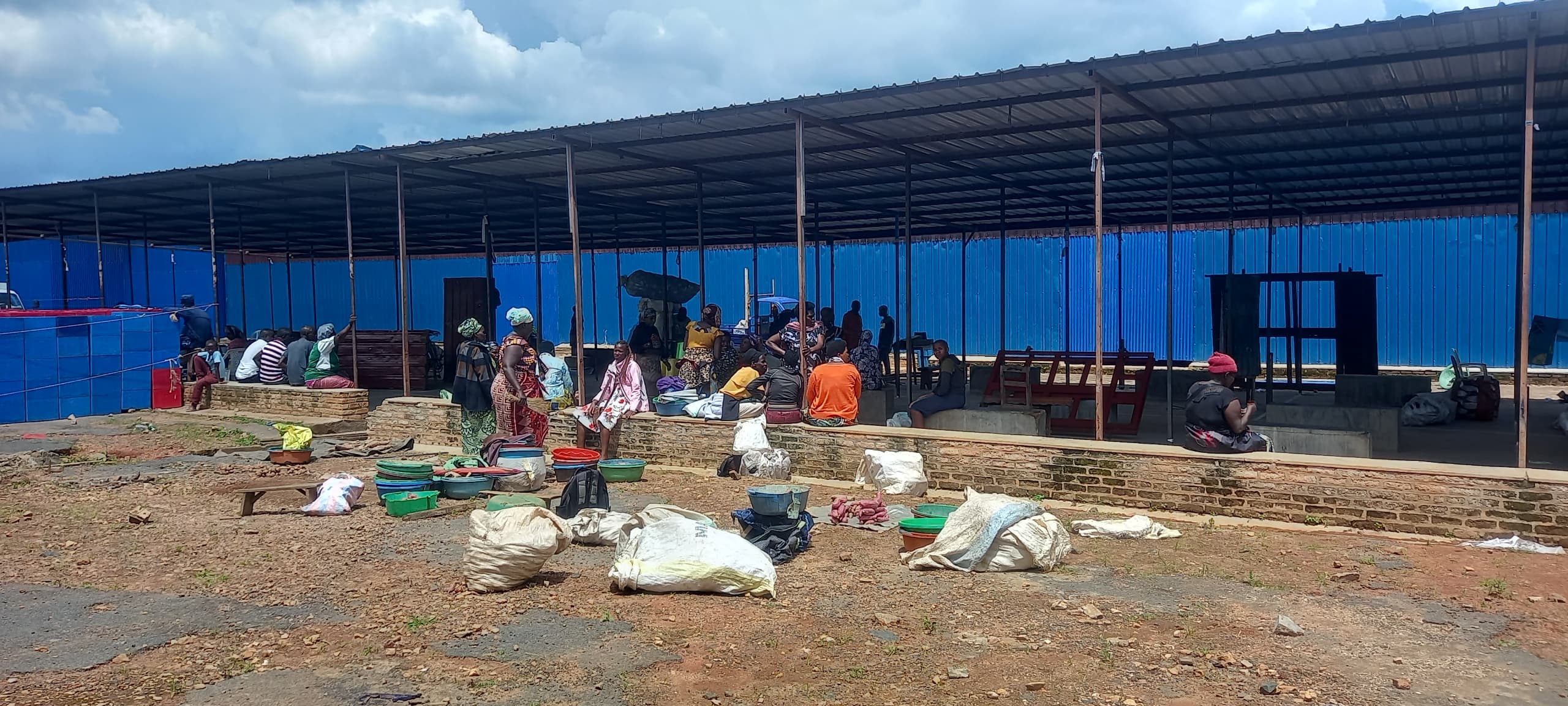 Muhanga: Abimuwe mu isoko rya Nyabisindu by’agateganyo bashima ko batakinyagirwa
