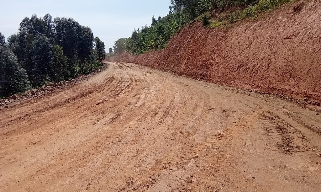 Rutsiro: Bungutse umuhanda ucamo imodoka uzoroshya ubucuruzi 