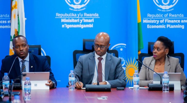 MINICOFIN yasobanuye impamvu ubwizigame bw’izabukuru bwakubwe 2
