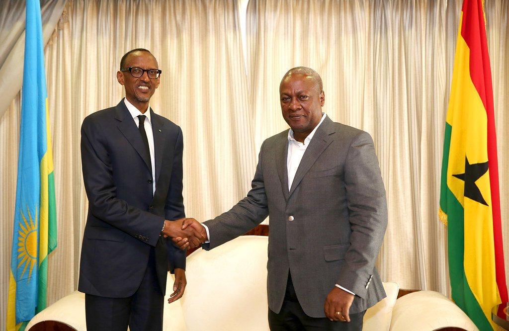 Perezida Kagame yashimiye John Dramani Mahama wongeye gutorerwa kuyobora Ghana
