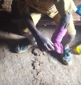 Nyamasheke:  Umunyeshuri yapanze imodoka yagendaga yikubita hasi avunika ukuboko