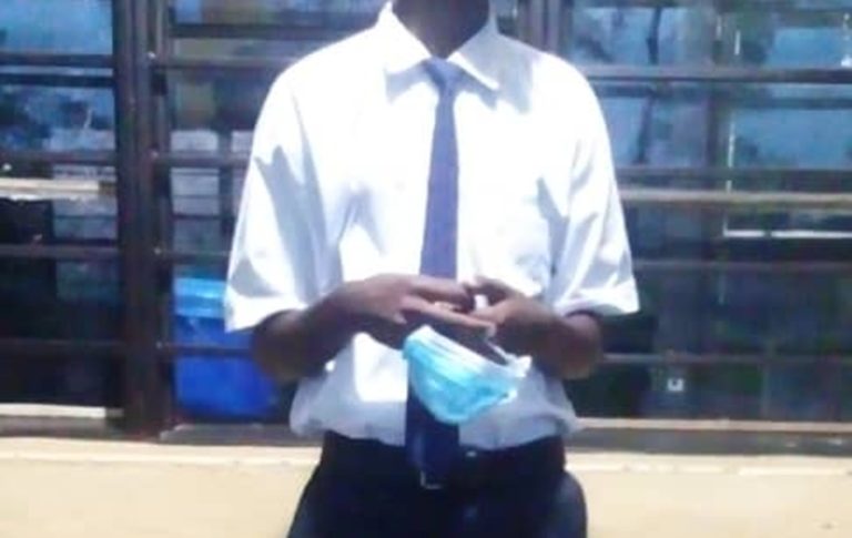 Nyamasheke : Umunyeshuri yafatanywe mudasobwa y’ishuri atabwa muri yombi