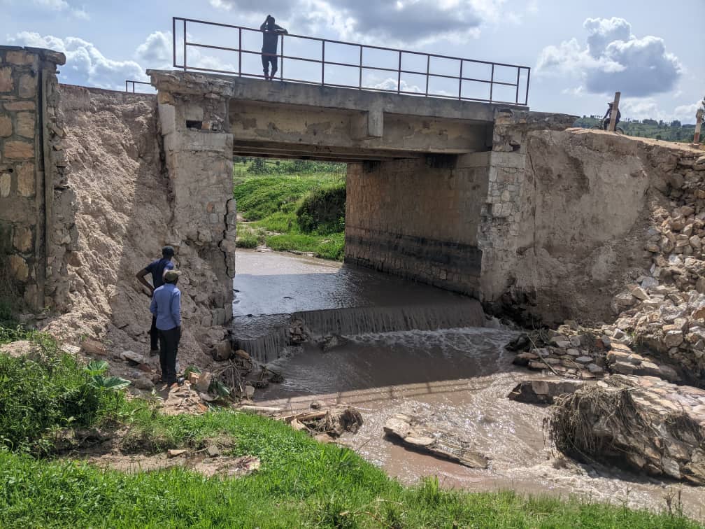 Ruhango: Isanwa ry’ibiraro 13 byari byarasenywe n’imvura byakuye abaturage mu bwigunge