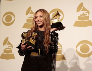 Beyoncé yagizwe umuhanzikazi w’umunyabigwi wigwijeho ibihembo 103
