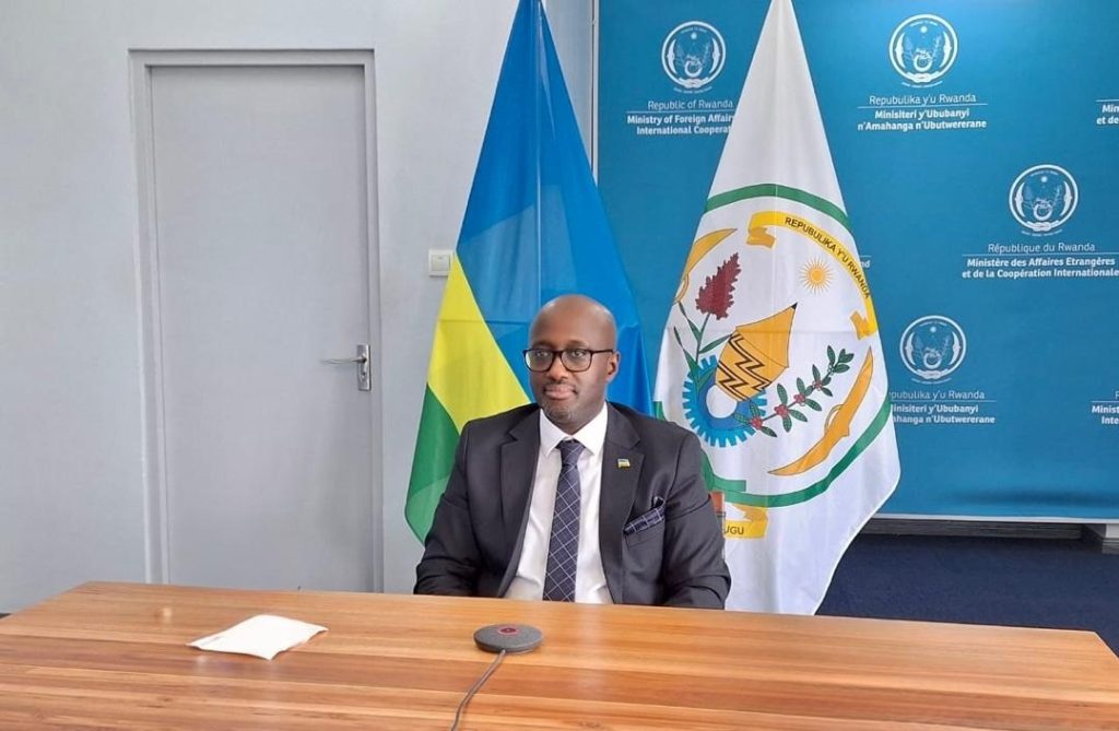 Minisitiri Amb Nduhungirehe yagiranye ibiganiro n’intumwa ya EU mu Karere k’Ibiyaga Bigari