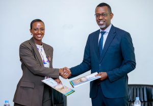 Richard Nyirishema yahererekanyije ububasha na Nelly Mukazayire
