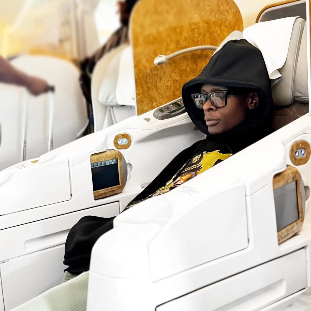 Chameleone yasezeranyije Perezida Museveni kuzamuba hafi