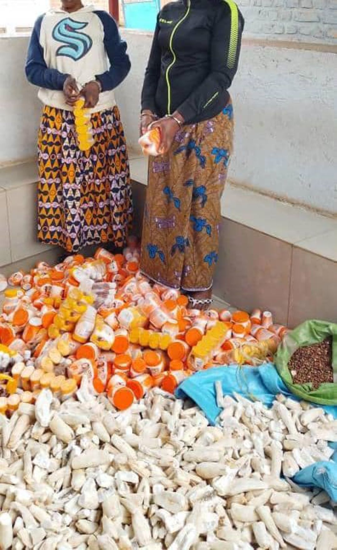 Abacuruza amavuta yo kwisiga yangiza uruhu baburiwe