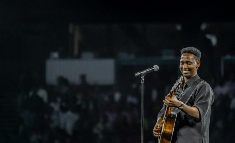 Israel Mbonyi yongeye gukora amateka yo kuzuza BK Arena