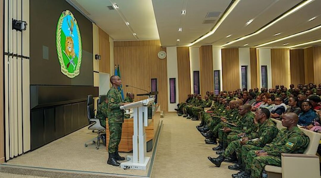 Akazi kacu ntikagarukira ku kuvura abambaye impuzankano – Gen Maj Rurangwa