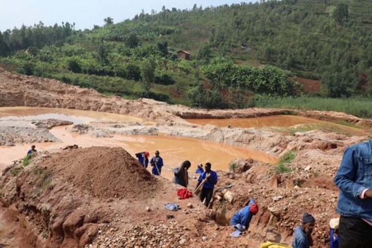 Muhanga: Ubucukuzi bw’amabuye y’agaciro butemewe bwangiza ibidukikije bwahagarikwa