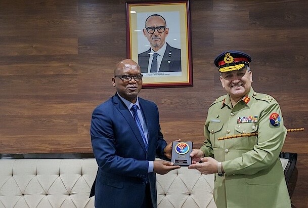 Minisitiri Marizamunda yakiriye umuyobozi mu ngabo za Pakistan