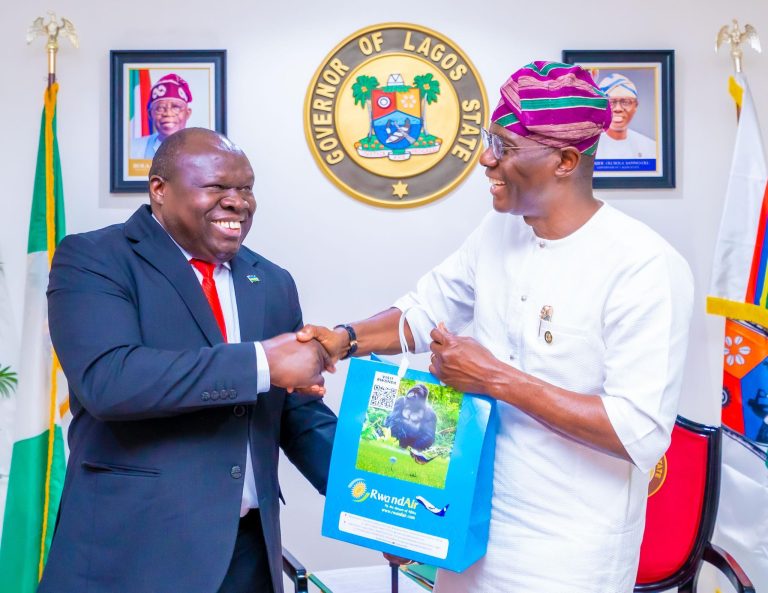 Amb Bazivamo yagiranye ibiganiro n’ubuyobozi bw’Umujyi wa Lagos  