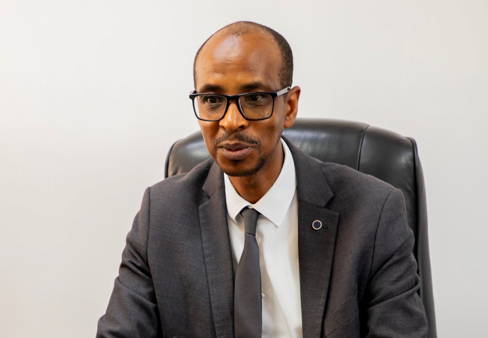 SENA yemeje Dr Kadozi Edouard ku mwanya w’Umuyobozi Mukuru wa HEC