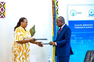 U Rwanda na Gabon basinye amasezerano y’imikoranire yo kurwanya ruswa n’inyezandonke
