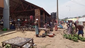 Karongi: Abakorera mu isoko rya Rubengera barembejwe na mayibobo zibiba