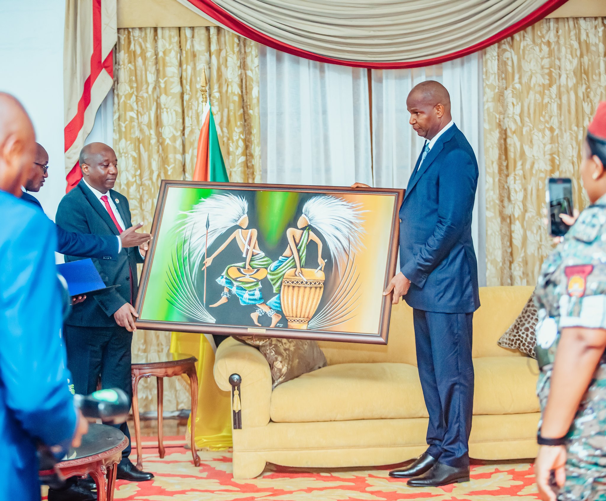 Dr. Ngirente yahagarariye Perezida Kagame mu irahira rya Perezida wa Mozambique 