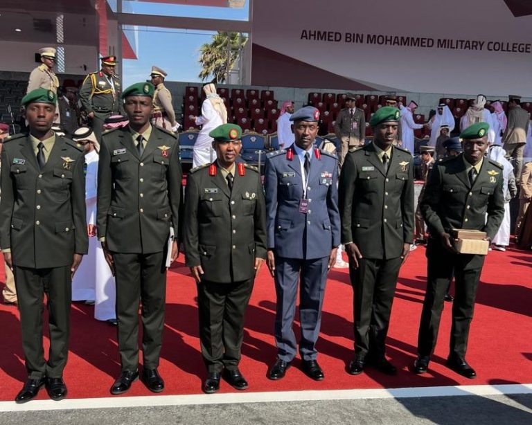 Abofisiye 9 mu Ngabo z’u Rwanda basoje amasomo ya gusirikare muri Qatar