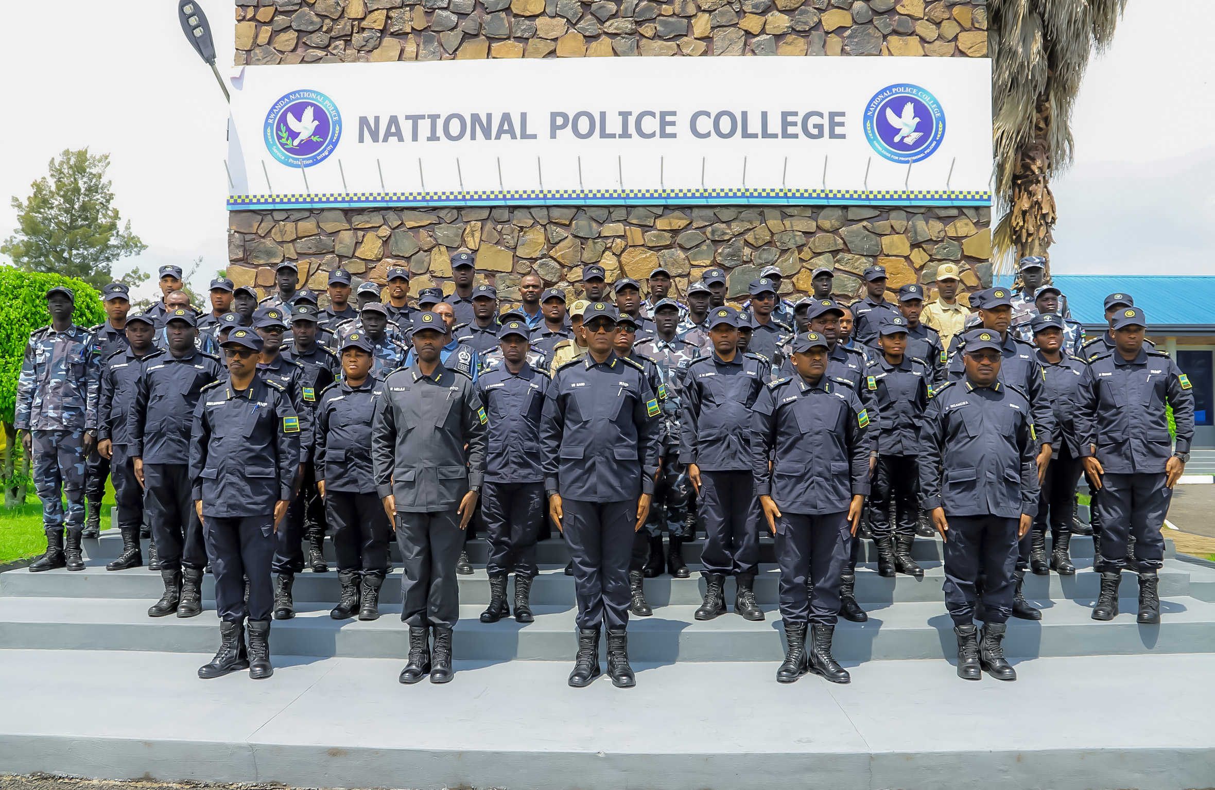 Ba ofisiye 45 basoje amahugurwa ku mikorere ya kinyamwuga n’ubuyobozi