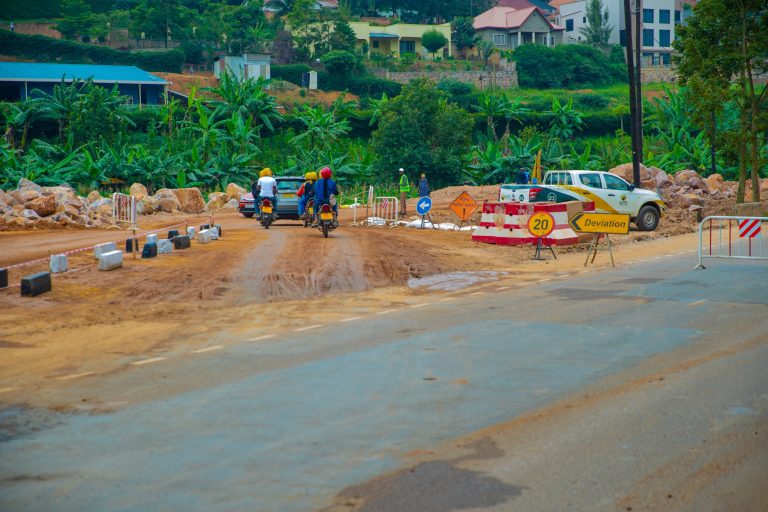 Kigali: Harashyirwa inzira z’amazi zambukiranya imihanda y’ahibasirwa n’imyuzure