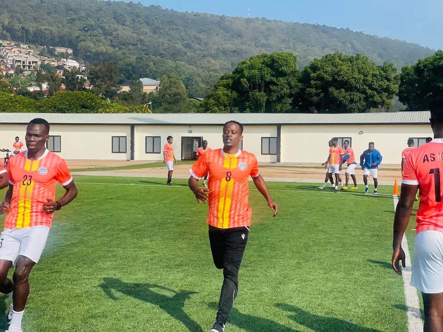 Haruna Niyonzima wagarutse muri AS Kigali yatangiye imyitozo