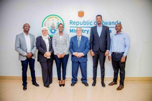 Amagare: Minisitiri wa Siporo yabonanye na Perezida wa CAC uri mu Rwanda