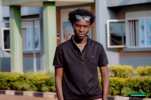 Ubwibone bwamubujije kubyina mu rusengero ahimba indirimbo