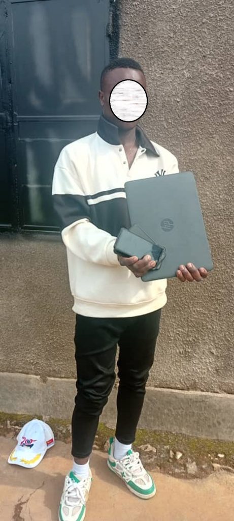Rusizi: Umusore yafatanywe mudasobwa na telefoni 3 yari yibye