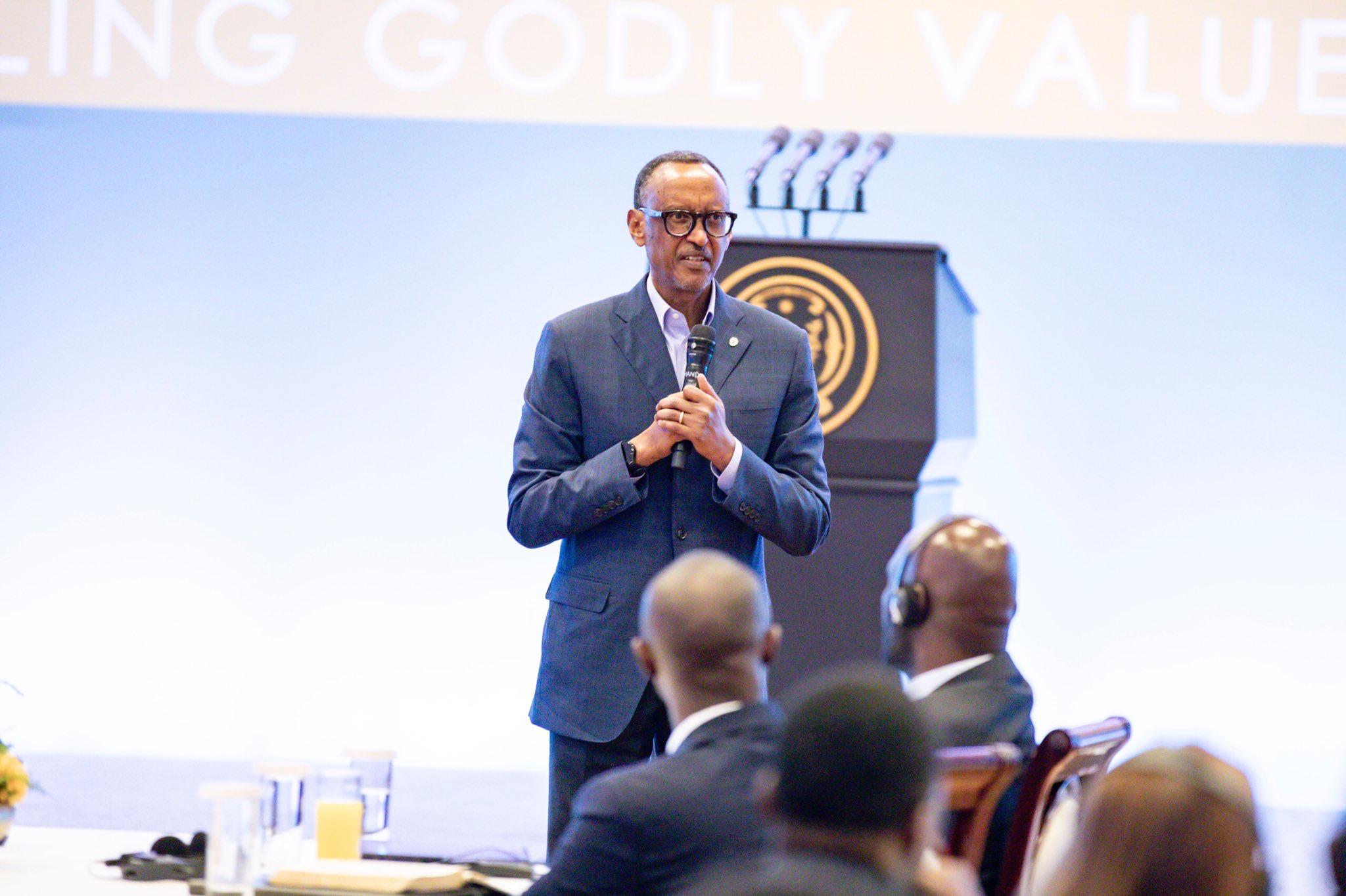 Perezida Kagame yanenze abihunza inshingano bakazitura Imana
