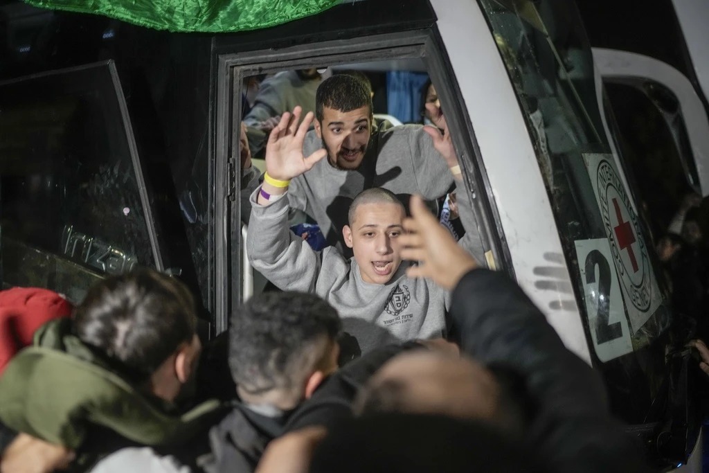 Amabombe n’amasasu muri Gaza byahagaze nyuma y’amasezerano y’agahenge