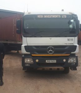 Rusizi: Umunyonzi yaguye mu mapine y’ikamyo igenda arakomereka bikomeye