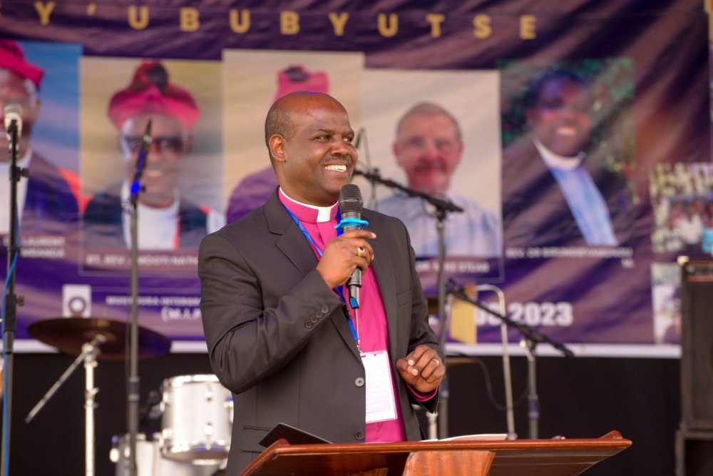 Mgr Dr Mugisha Mugiraneza Samuel wayoboye Diosezi ya Shyira yatawe muri yombi