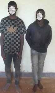 Rusizi: Abamotari bazambijwe n’insoresore zibategera mu nzira zikabambura