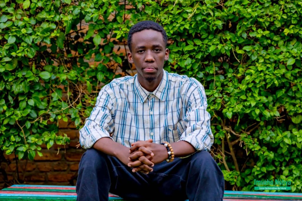 Bamurushije amafaranga bamutwara umukunzi bimutera guhimba igisigo