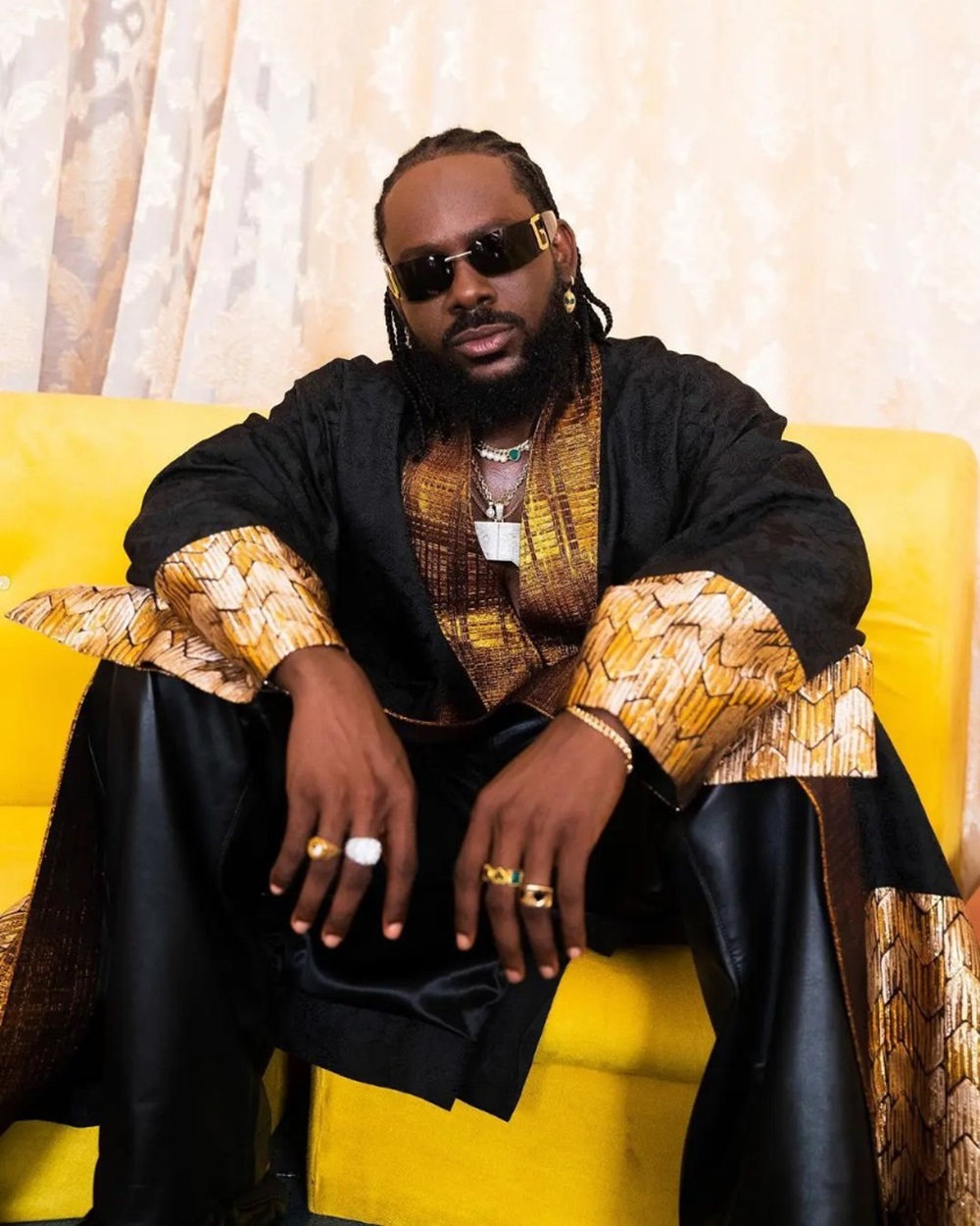 Kutiyizera byatumaga Adekunle Gold atinya kubura abantu