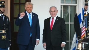 Perezida Trump yatunguranye avuga ko agiye kwimurira Abanya- Pelestine mu bindi bihugu