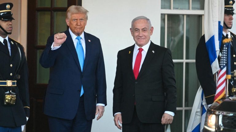Perezida Trump yatunguranye avuga ko agiye kwimurira Abanya- Pelestine mu bindi bihugu
