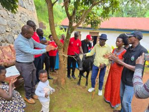 Kamembe: Baremeye uwamugariye ku rugamba inka  y’agaciro ka 700 000 Frw