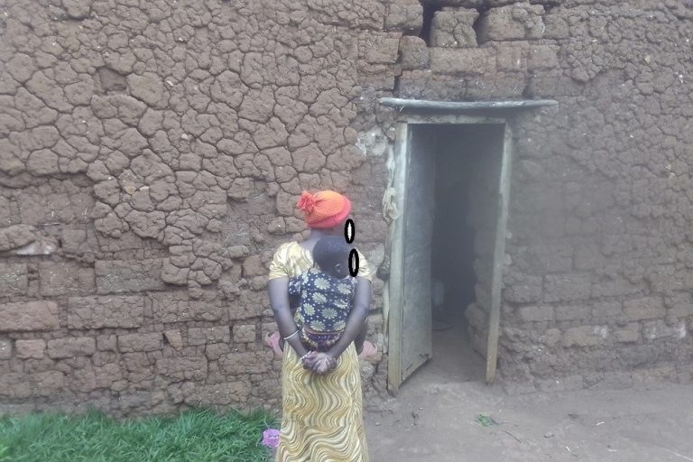 Huye: Aratakambira abagiraneza kumufasha akabona inzu n’icyo gutungisha umwana