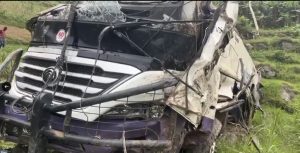 Rulindo: Bisi itwaye abantu 52 yarenze umuhanda igwa muri metero 800