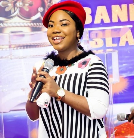 Mercy Chinwo yegukanye igihembo cy’umuramyi mwiza Israel Mbonyi atahira aho