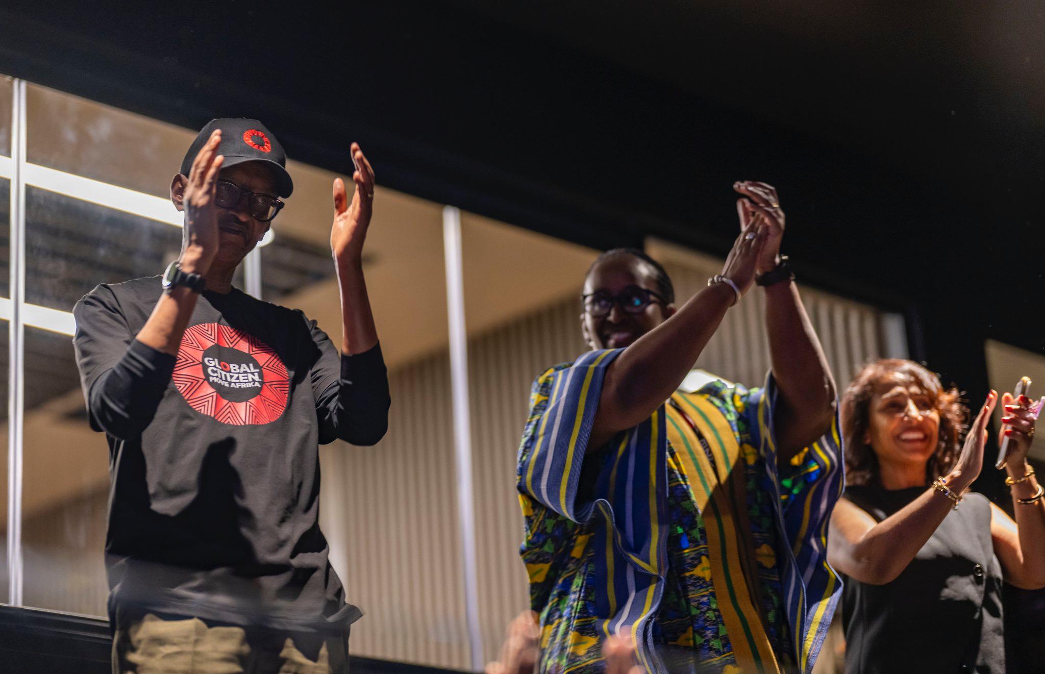 Imbere ya Perezida Kagame, John Legend yataramiye Abanyarwanda baramwishimira