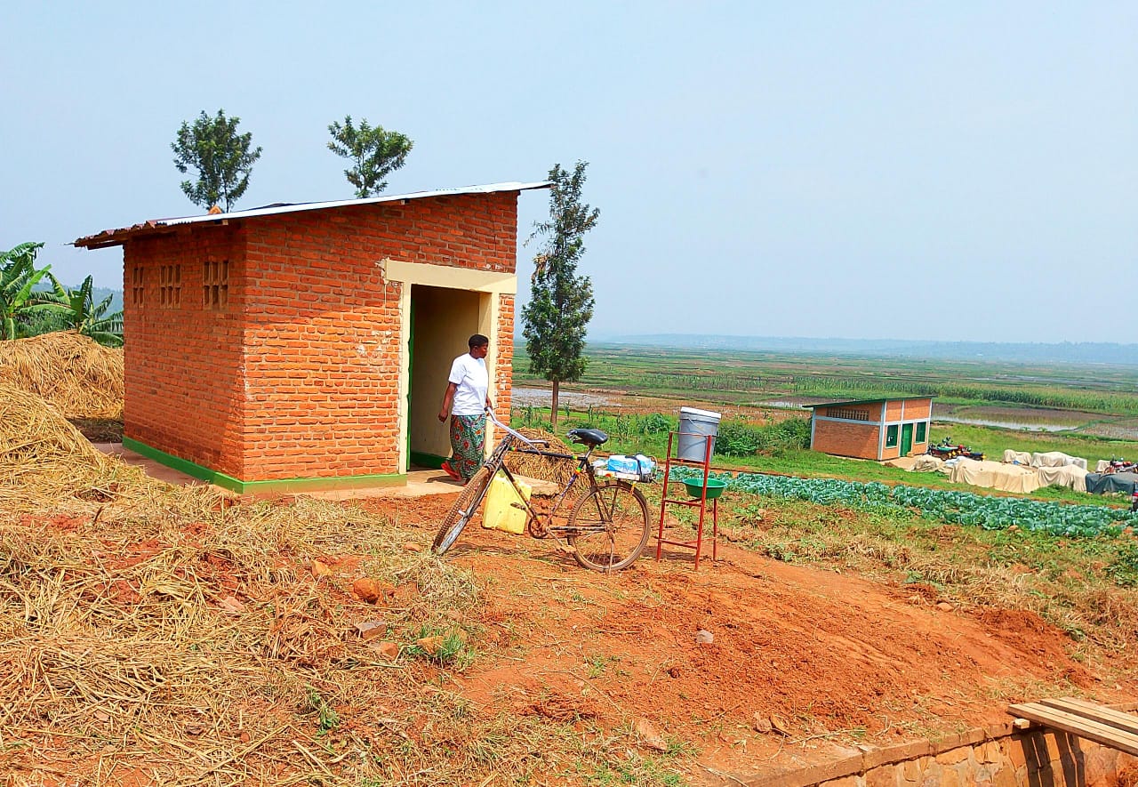 Bugesera: Bubakiwe ubwiherero 7 bubakiza kwituma mu gishanga