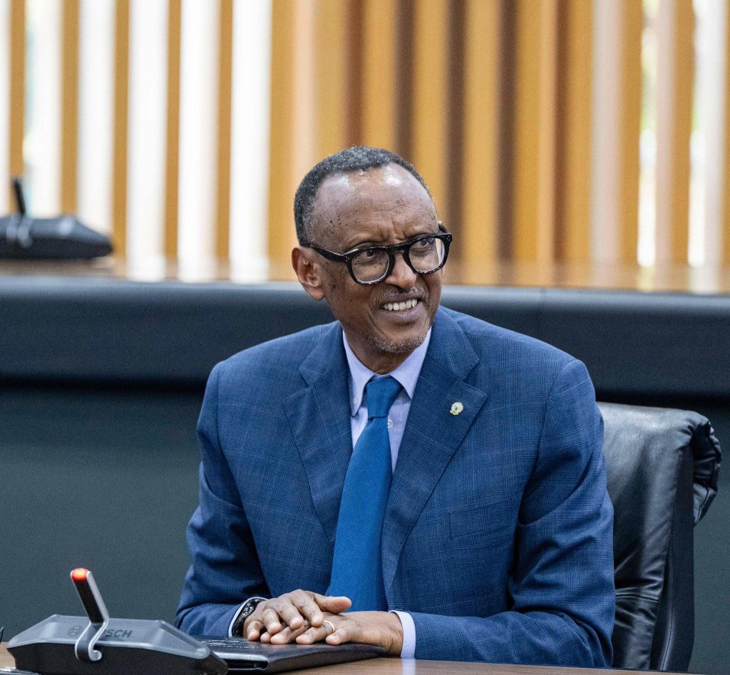 Perezida Kagame mu baryohewe n’intsinzi ya Arsenal yanyagiye Manchester City