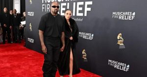 Imyambarire y’umugore wa Kanye West yateje urujijo muri Grammy Awards